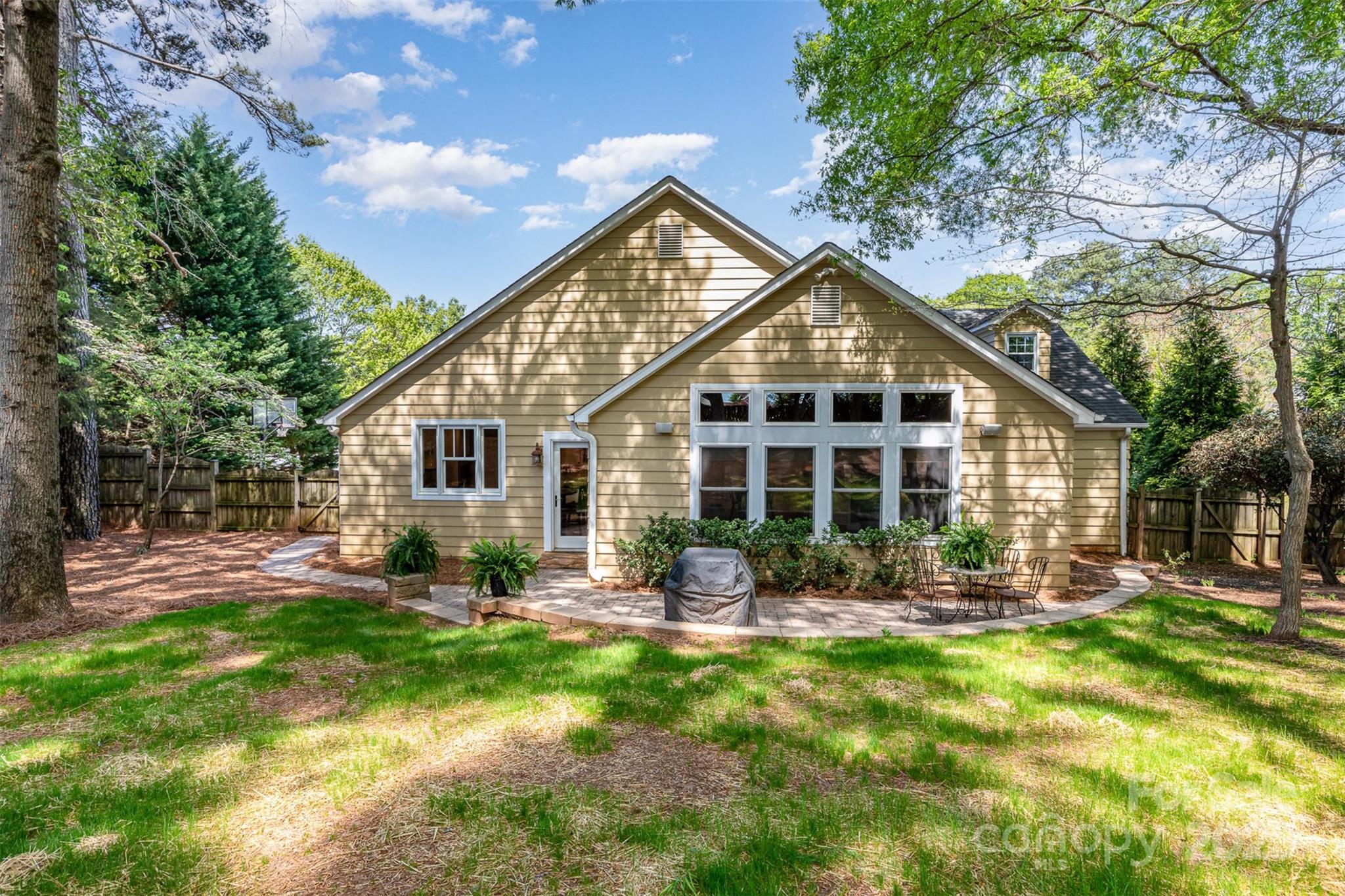 Charlotte, North Carolina 28211, United States, 5 Bedrooms Bedrooms, ,4 BathroomsBathrooms,Residential,Active,112546