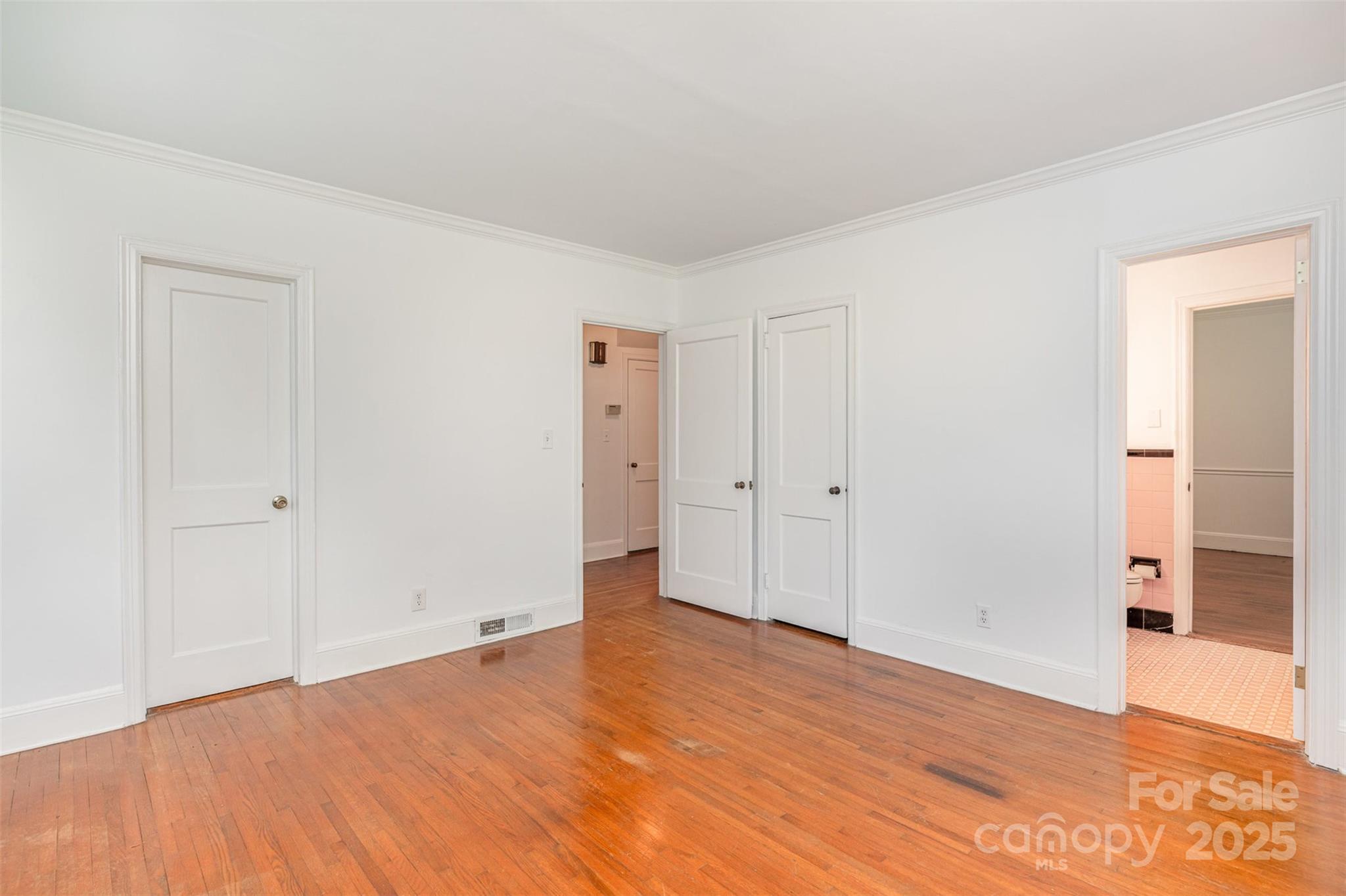 Charlotte, North Carolina 28211, United States, 5 Bedrooms Bedrooms, ,4 BathroomsBathrooms,Residential,Active,112546