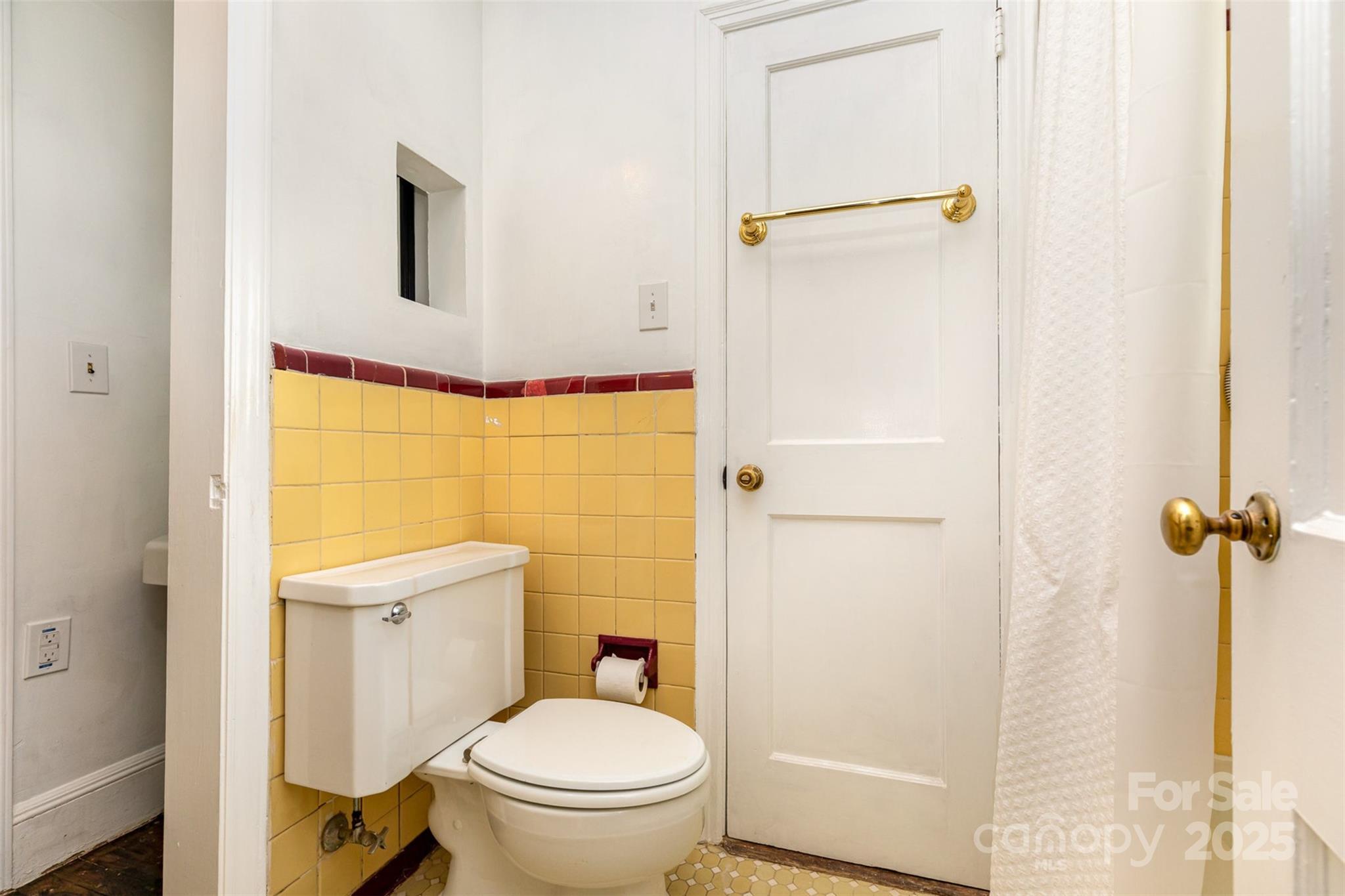 Charlotte, North Carolina 28211, United States, 5 Bedrooms Bedrooms, ,4 BathroomsBathrooms,Residential,Active,112546