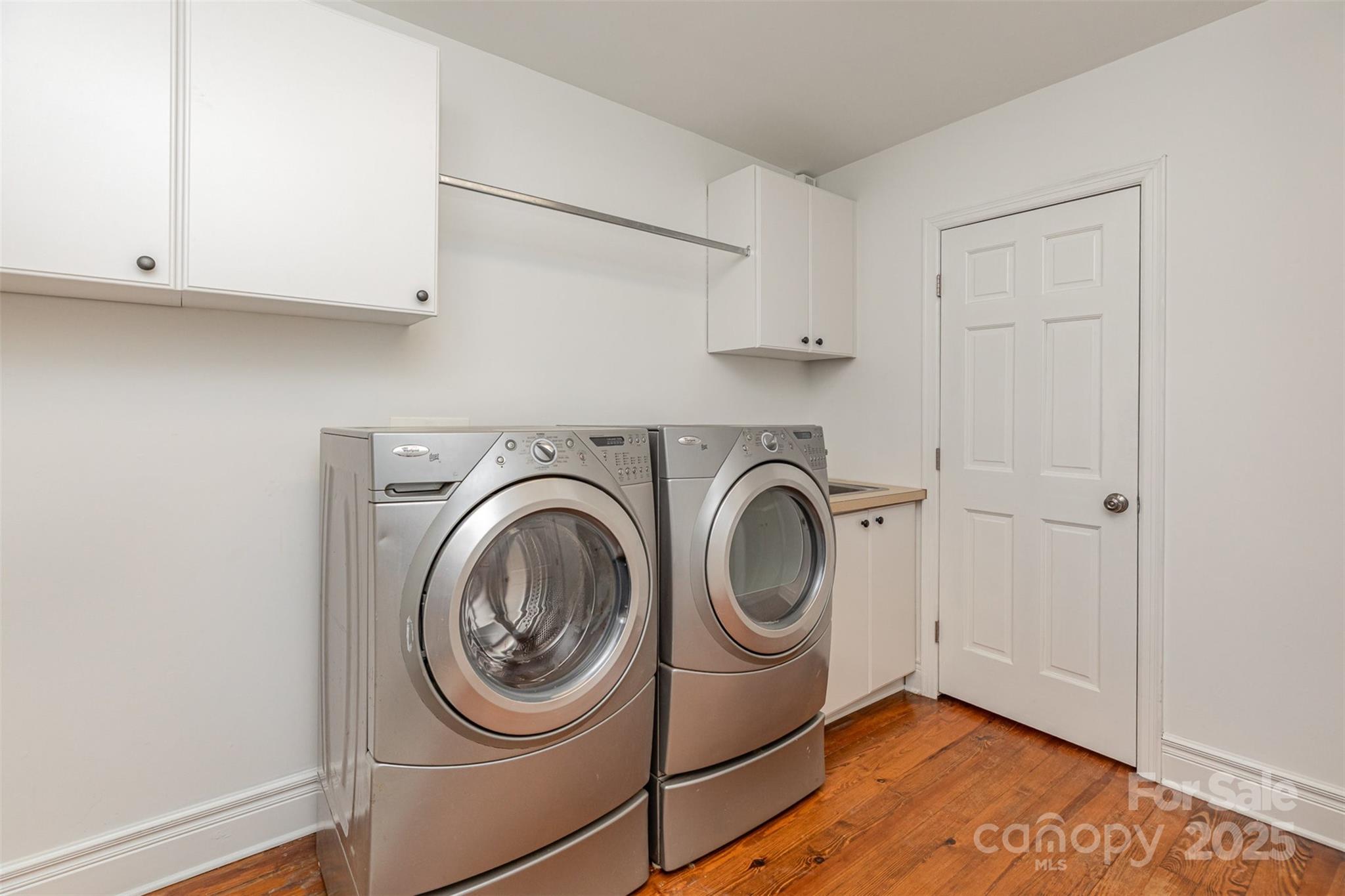 Charlotte, North Carolina 28211, United States, 5 Bedrooms Bedrooms, ,4 BathroomsBathrooms,Residential,Active,112546