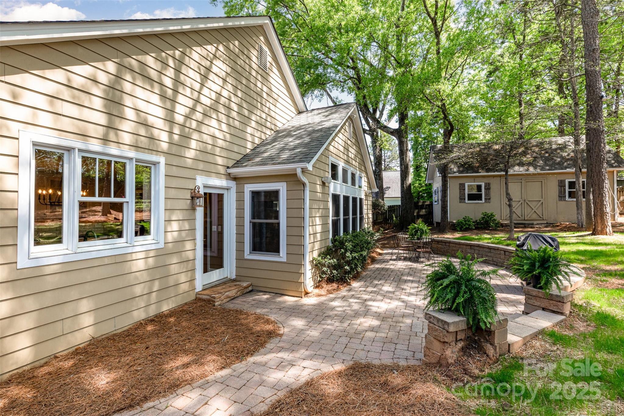 Charlotte, North Carolina 28211, United States, 5 Bedrooms Bedrooms, ,4 BathroomsBathrooms,Residential,Active,112546