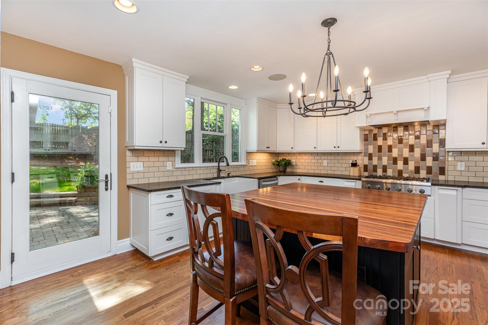 Charlotte, North Carolina 28211, United States, 5 Bedrooms Bedrooms, ,4 BathroomsBathrooms,Residential,Active,112546