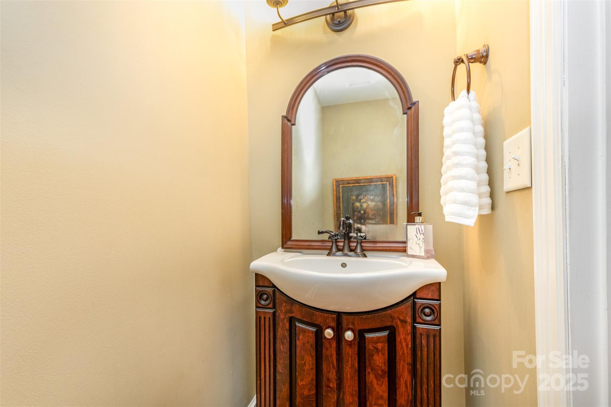 Charlotte, North Carolina 28211, United States, 5 Bedrooms Bedrooms, ,4 BathroomsBathrooms,Residential,Active,112546