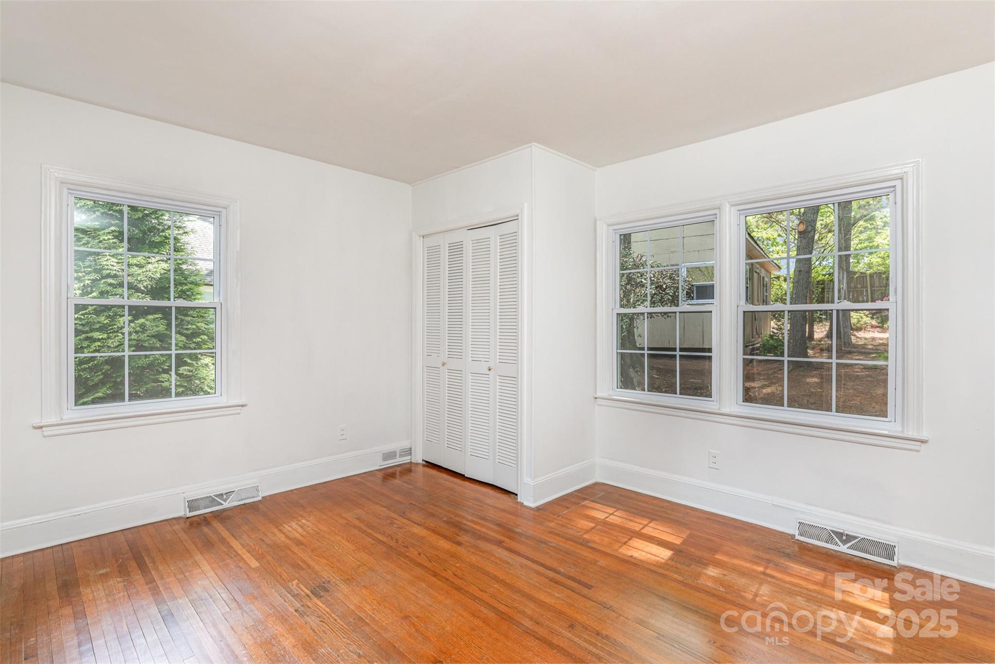 Charlotte, North Carolina 28211, United States, 5 Bedrooms Bedrooms, ,4 BathroomsBathrooms,Residential,Active,112546