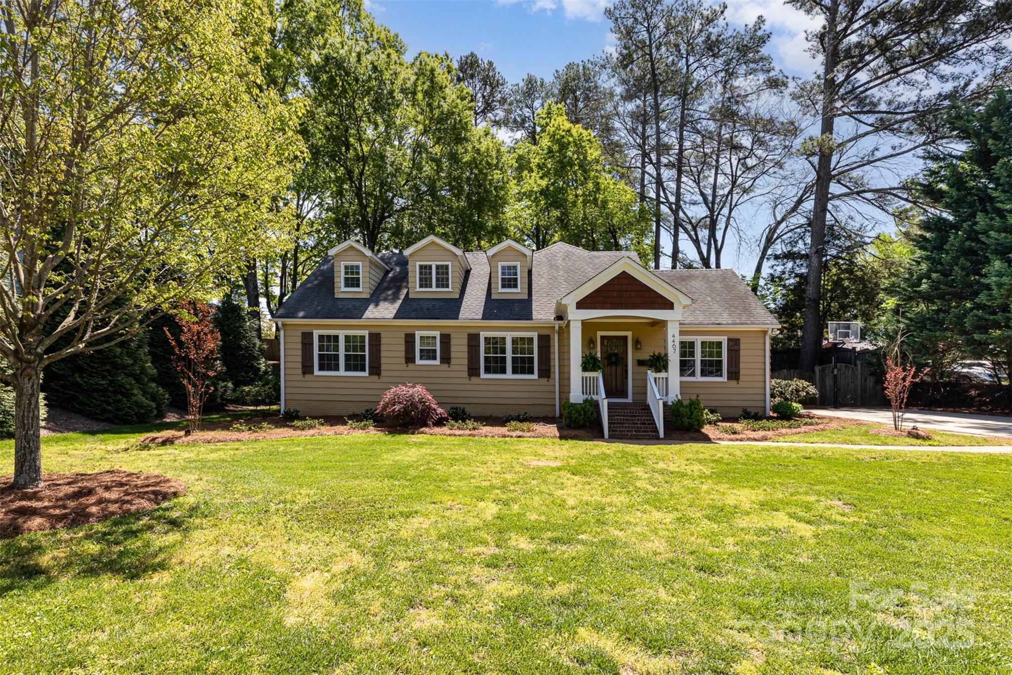 4467 Woodlark Lane