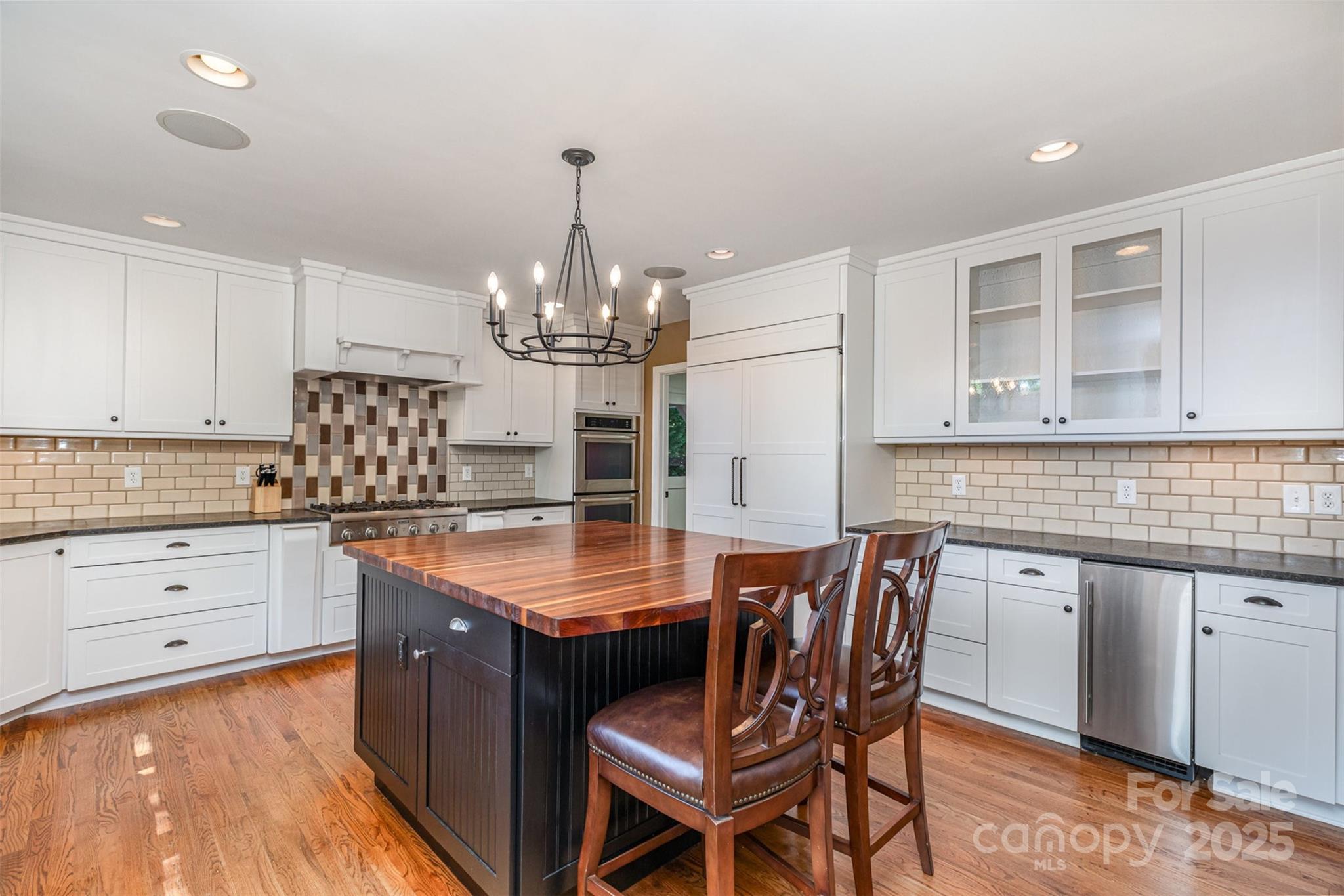 Charlotte, North Carolina 28211, United States, 5 Bedrooms Bedrooms, ,4 BathroomsBathrooms,Residential,Active,112546