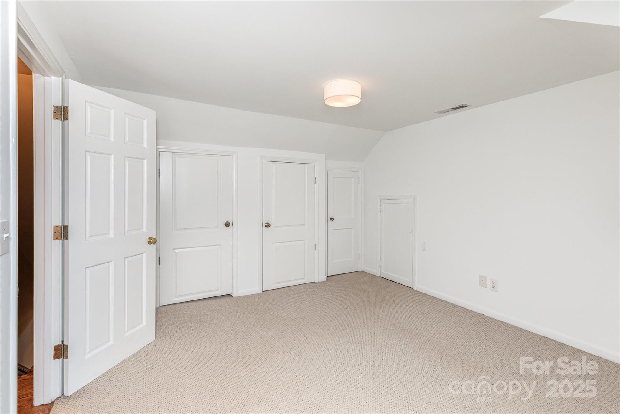 Charlotte, North Carolina 28211, United States, 5 Bedrooms Bedrooms, ,4 BathroomsBathrooms,Residential,Active,112546