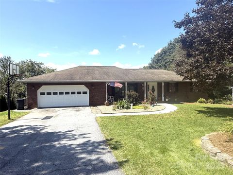 124 Mountain Valley Drive Hendersonville NC 28739