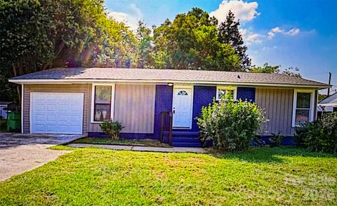 Photo of 2815 Southwest Boulevard, Charlotte, NC 28216 (MLS # 4397428)