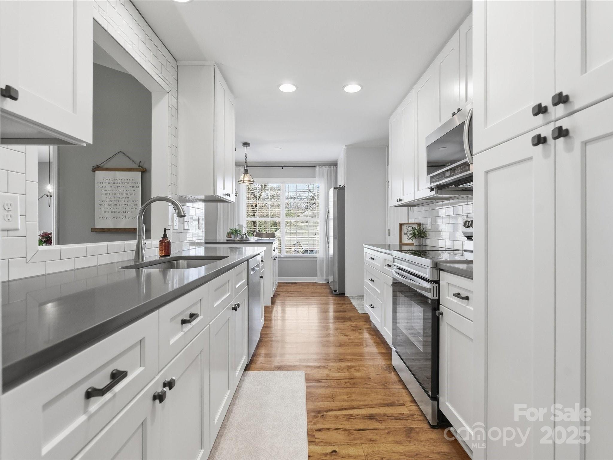 6006 Charlton Oaks Drive