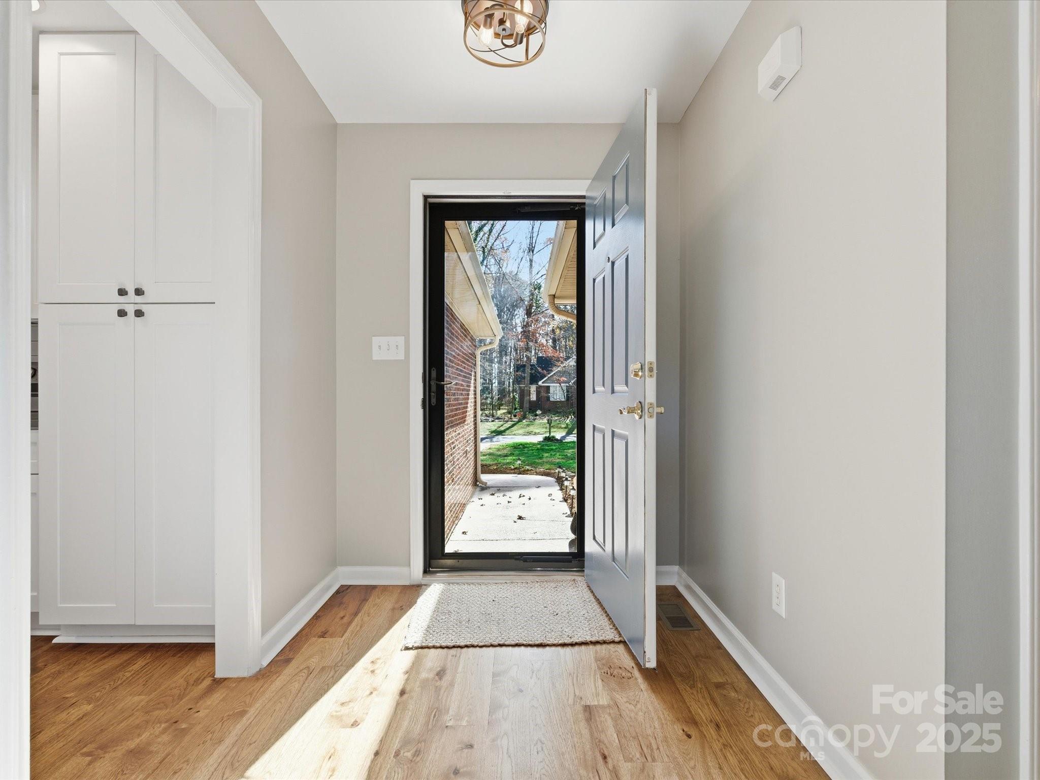 6006 Charlton Oaks Drive