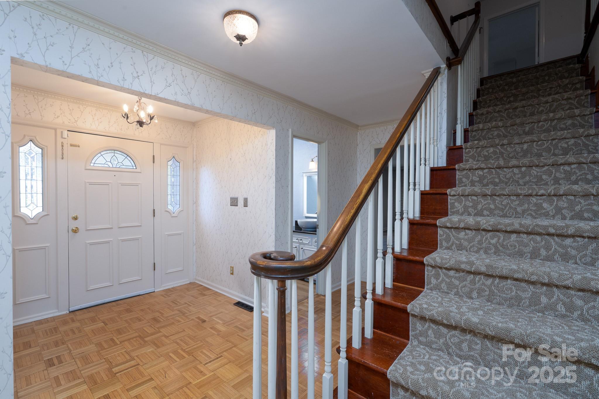 758 Williamsburg Drive NE