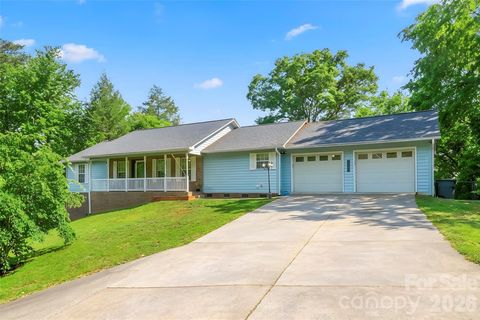 Photo of 570 Pleasant View Drive, Marion, NC 28752 (MLS # 4384259)
