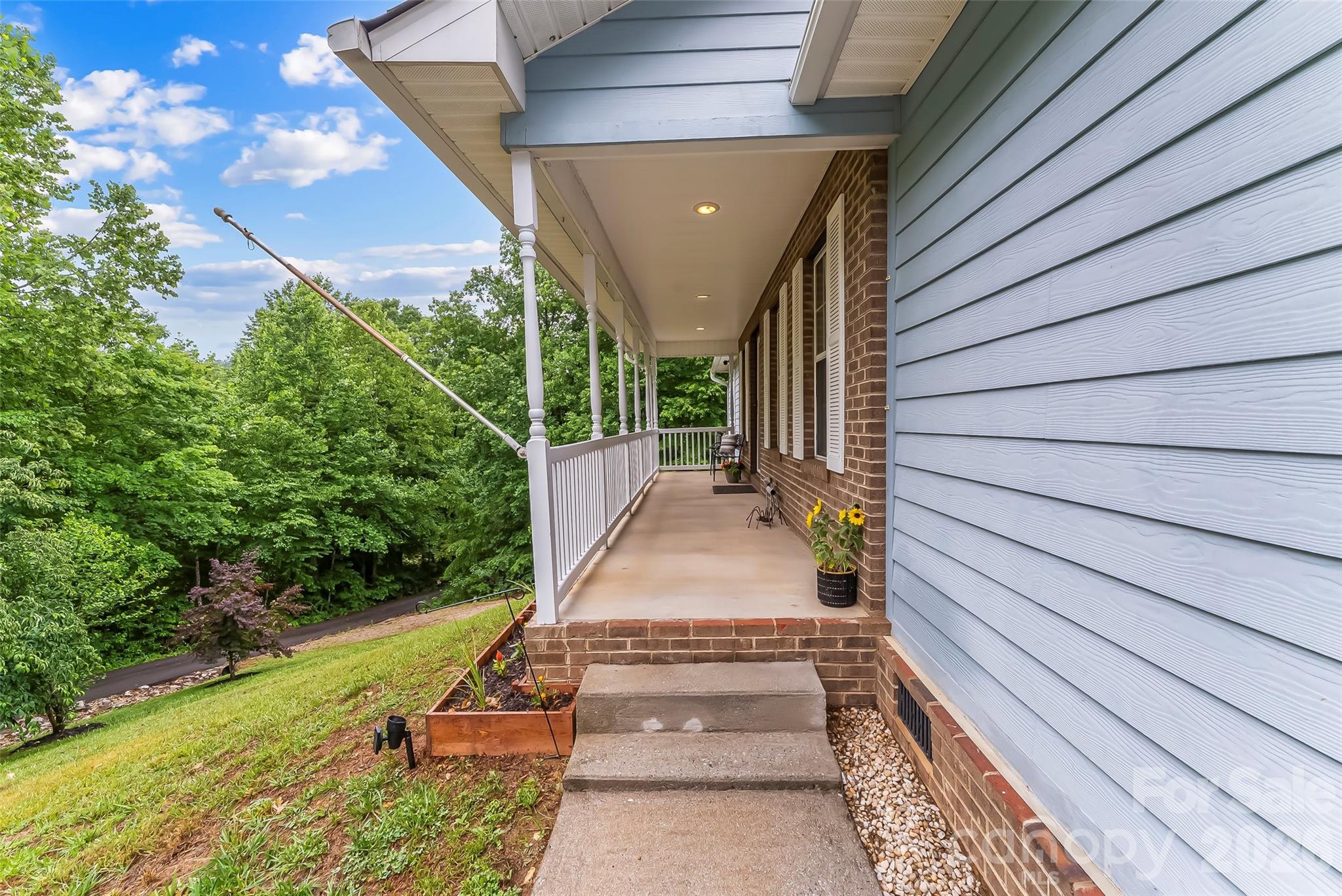 570 Pleasant View Drive