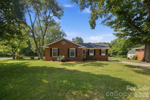 Photo of 1401 Grovewood Drive, Charlotte, NC 28208 (MLS # 4398914)