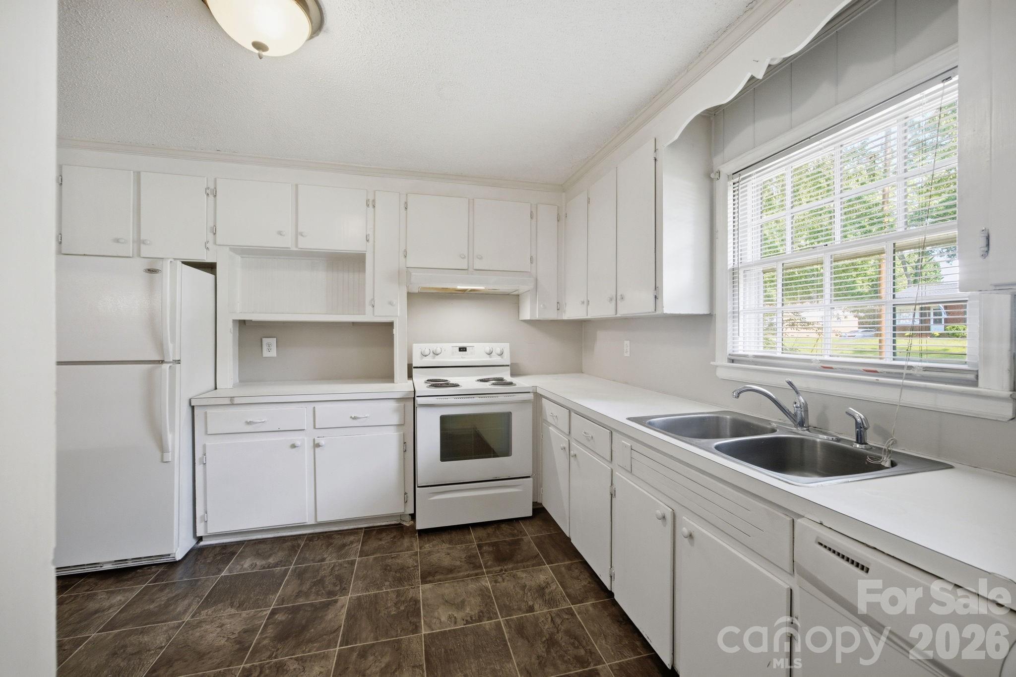 1401 Grovewood Drive