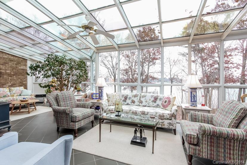 The Peninsula - Residential