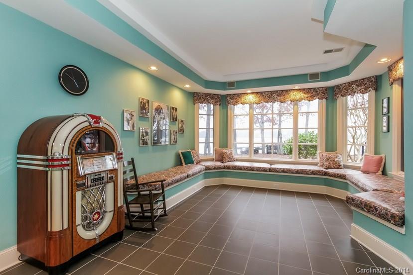 The Peninsula - Residential