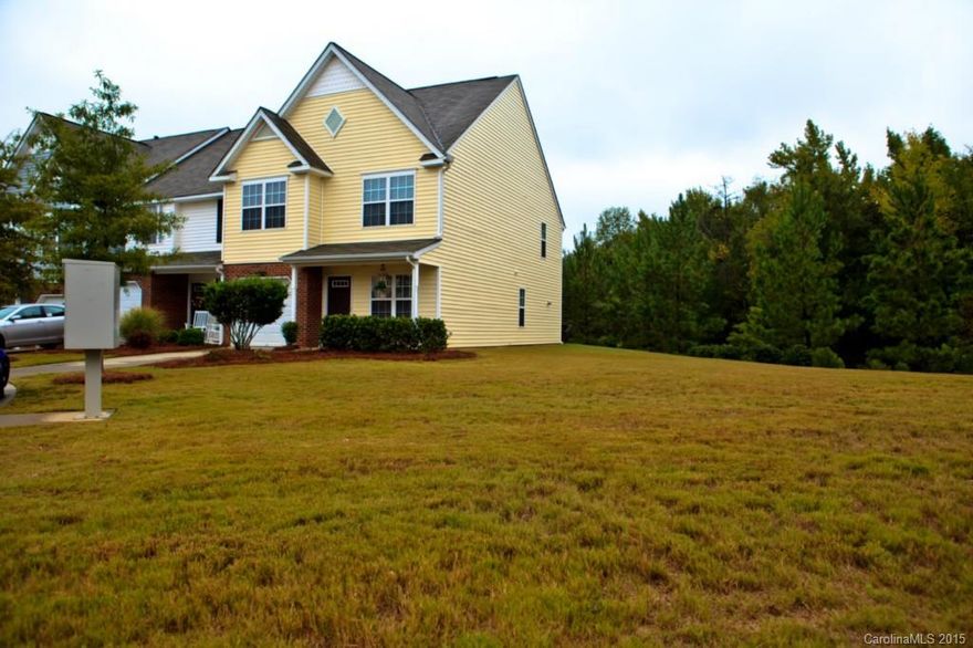 BEAUTIFUL END UNIT WITH GARAGE. WOODED BACK. VAULTED CEILINGS, LARGE LOFT WITH CLOSET, DOUBLE SINKS, TILE BACK SPLASH IN KITCHEN, DESIGNER PAINT COLORS. THIS IS TRULY A "MUST SEE" HOME. HOME SHOWS LIKE A BRAND NEW HOME.