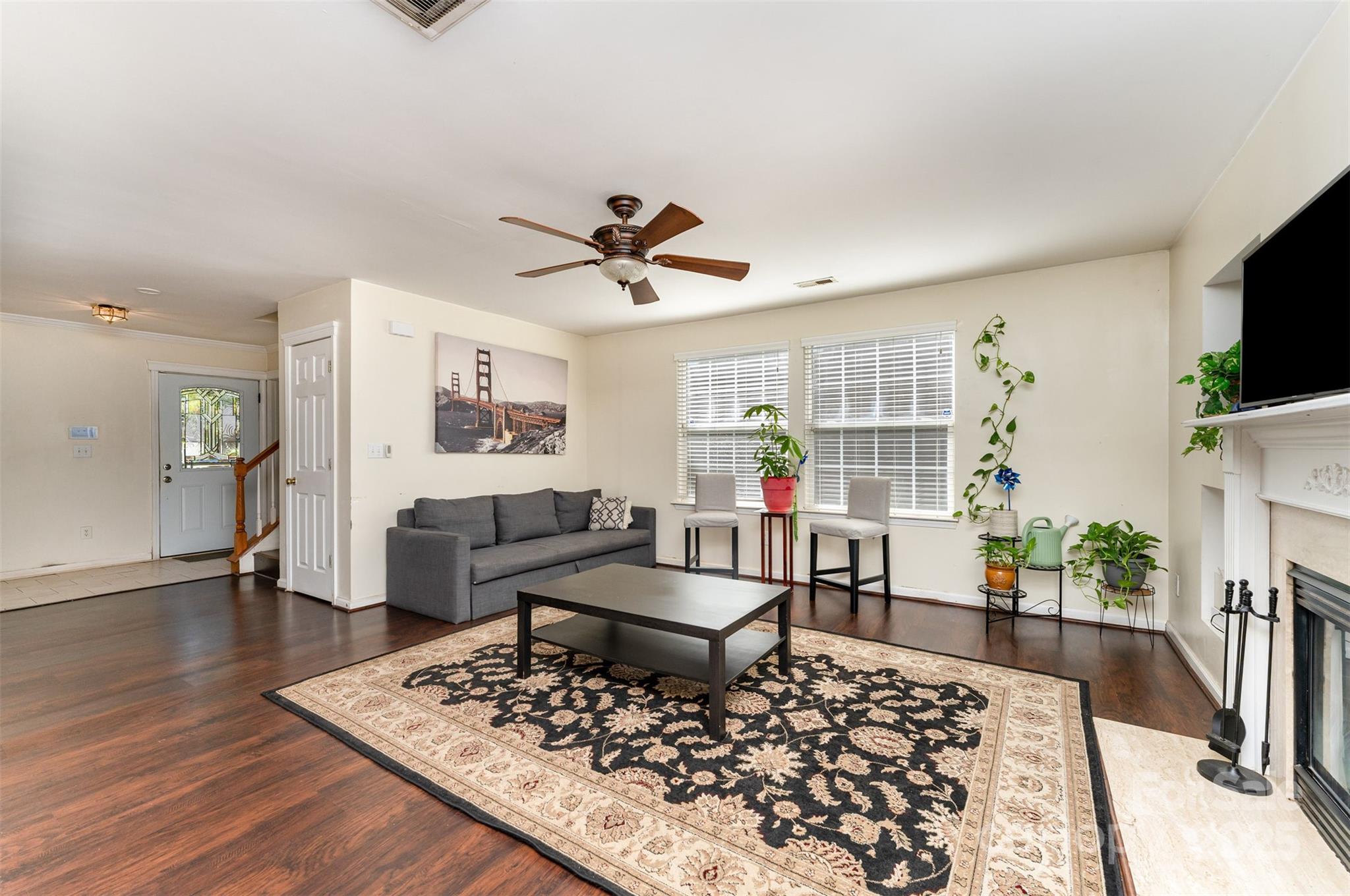 8022 Bristle Lane