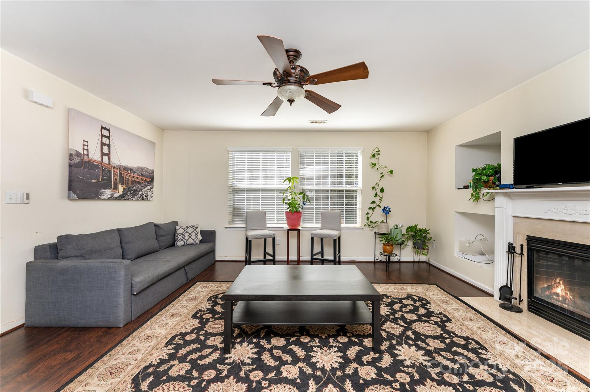 8022 Bristle Lane