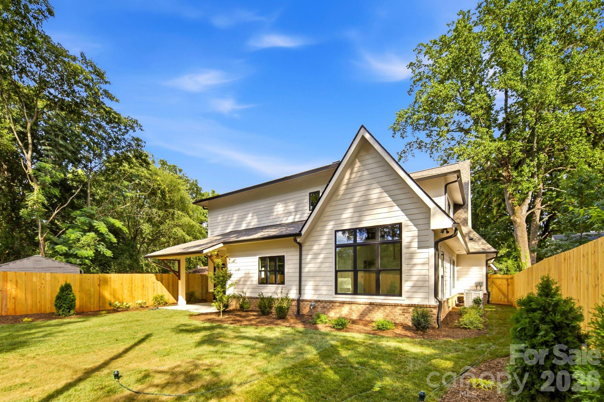 815 Manhasset Road