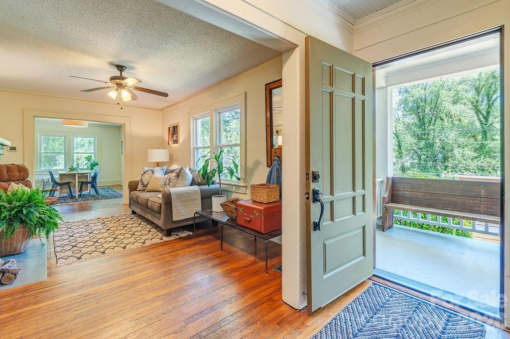 233/231 Fairfax Avenue A/B
