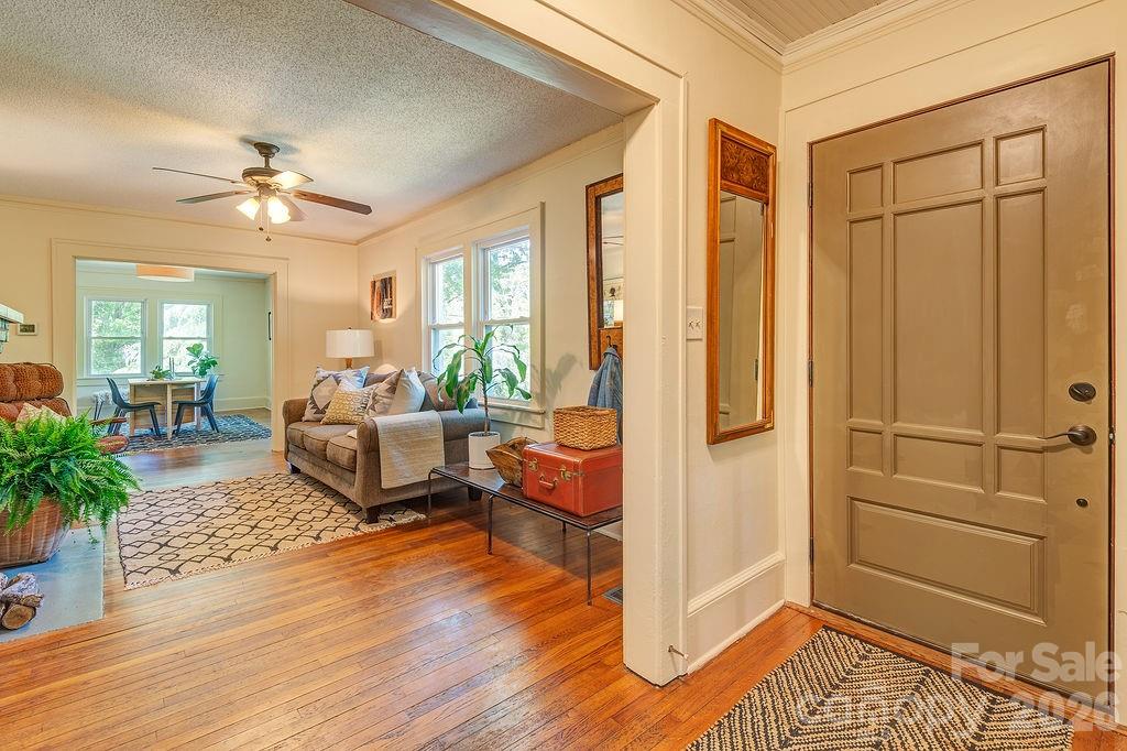 233/231 Fairfax Avenue A/B