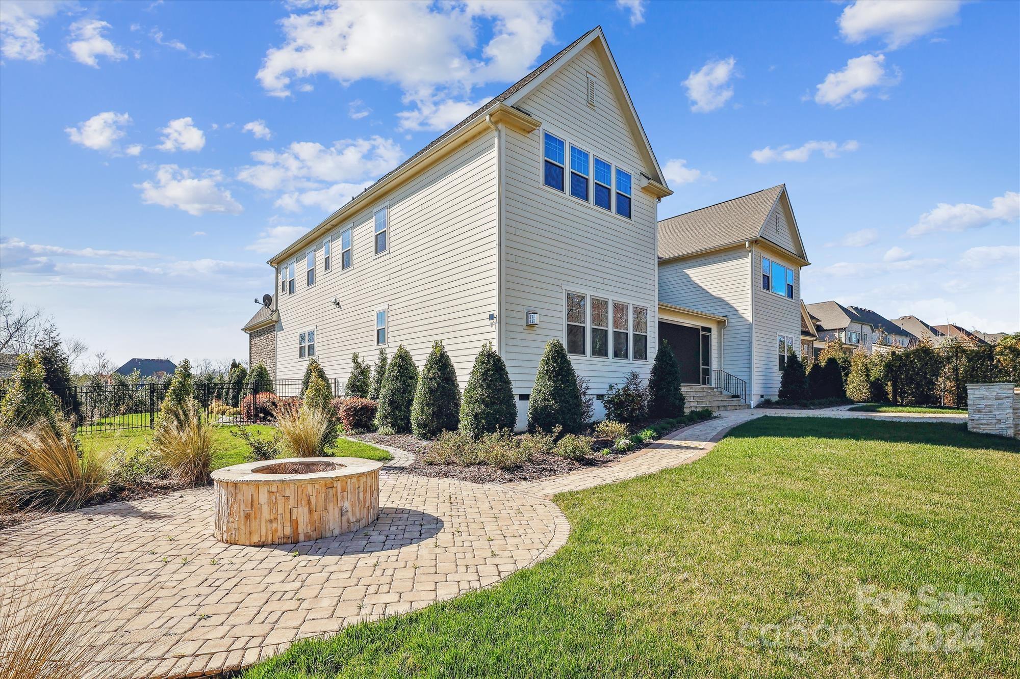 Ladera - Residential