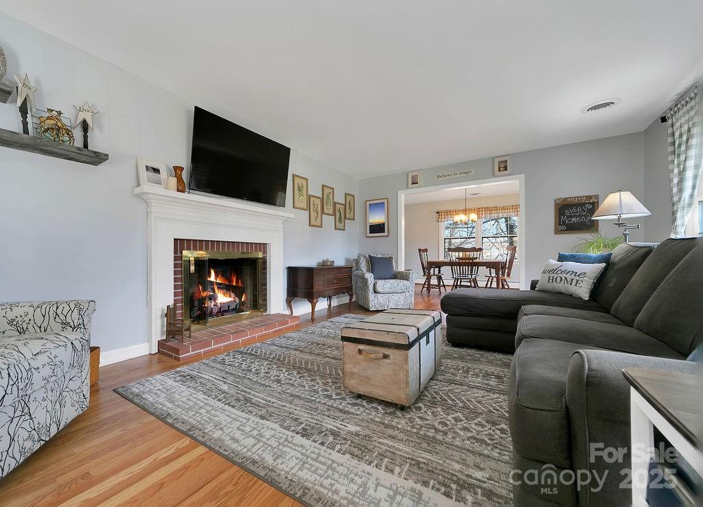 391 Hawthorne Drive