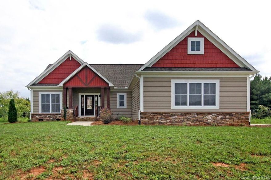 Great home in Hidden Creek neighborhood.  Only 8 minutes from downtown Mooresville!  Open split bedroom floor plan.  Kitchen with wood floors, granite countertops, and Stainless steel appliances.  Large bedrooms and built-in desk in your office space.  Bathrooms with tile floors.  Large, flat backyard too.