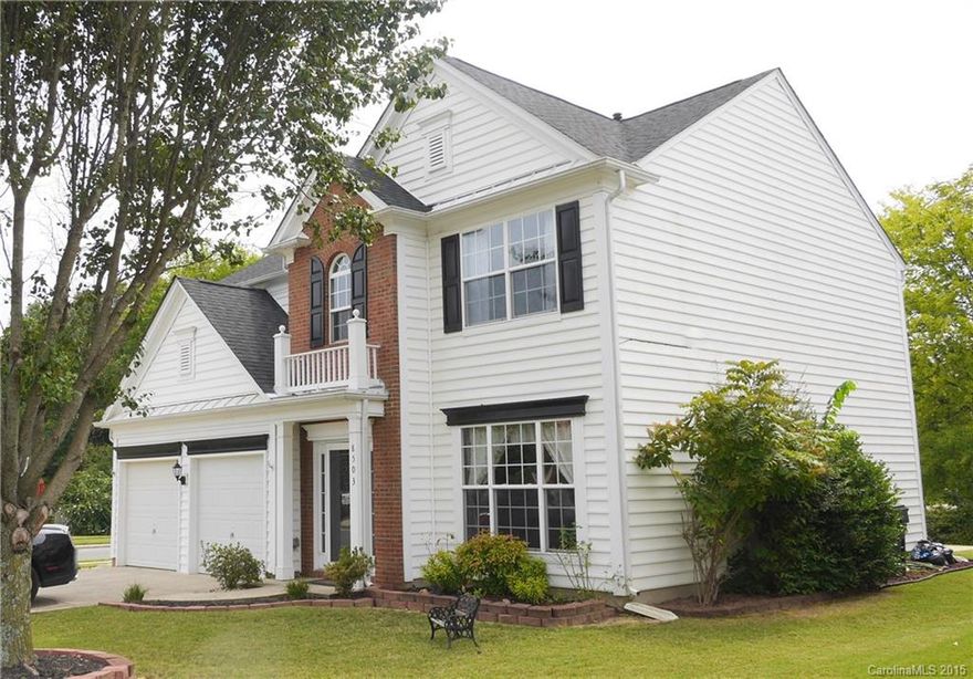 Located in desirable Reavencrest subdiv. w/ top rated schools. This move in condition home offers 2-story foyer, 4 BR, 2.5 baths, formal DR, spacious family room w/ gas FP, eat-in Kit, office on main, MSTR BR w/ mstr bath and walk-in closet. Sprawling bckyrd overlooks scenic tree line. Comm. offers pool, playground, tennis crts and clbhse. Only moments away from Blakeney and Stonecrest shopping ctrs. and convenient to major roads and hwys.