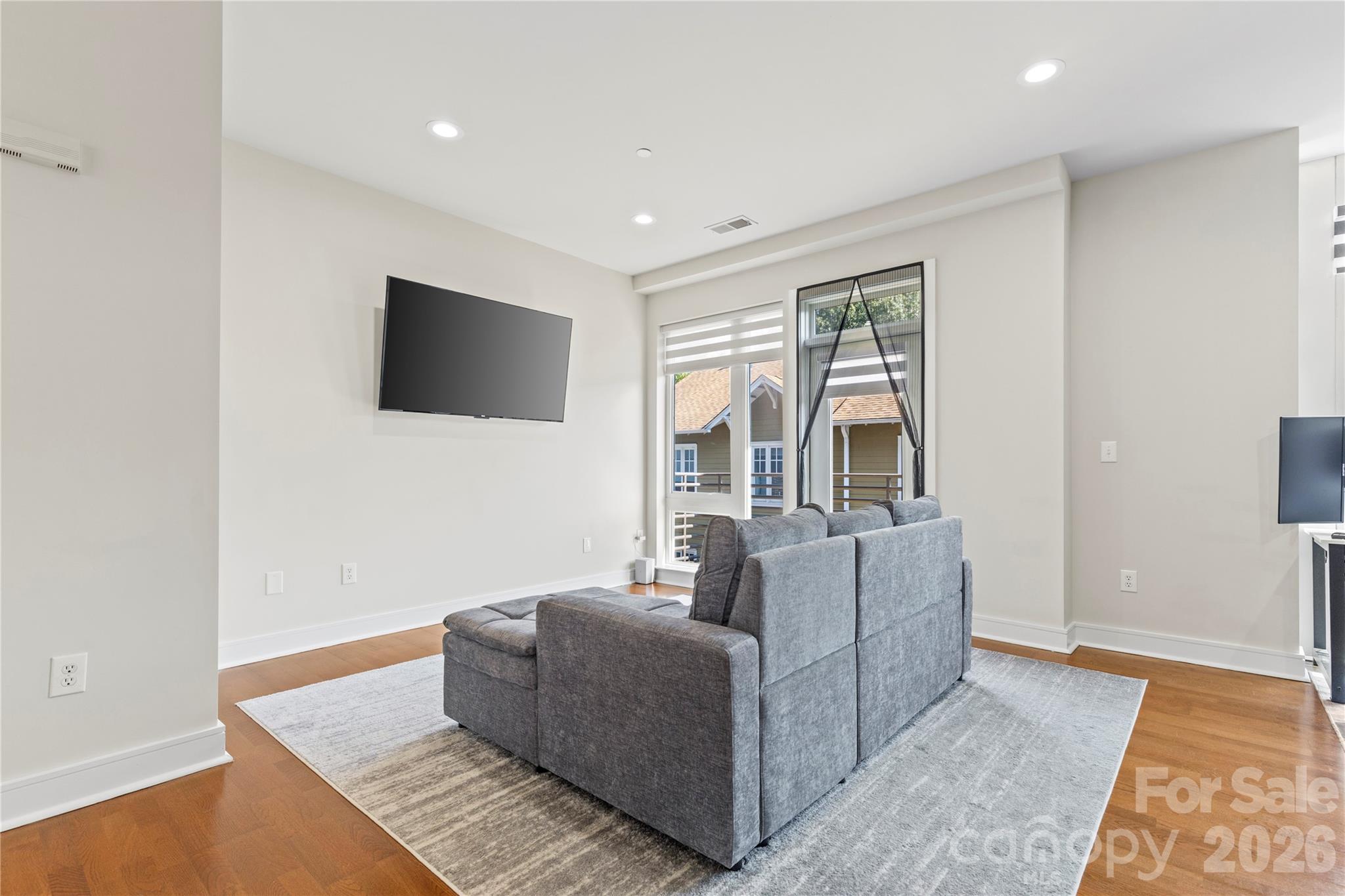 300 Magnolia Avenue 202