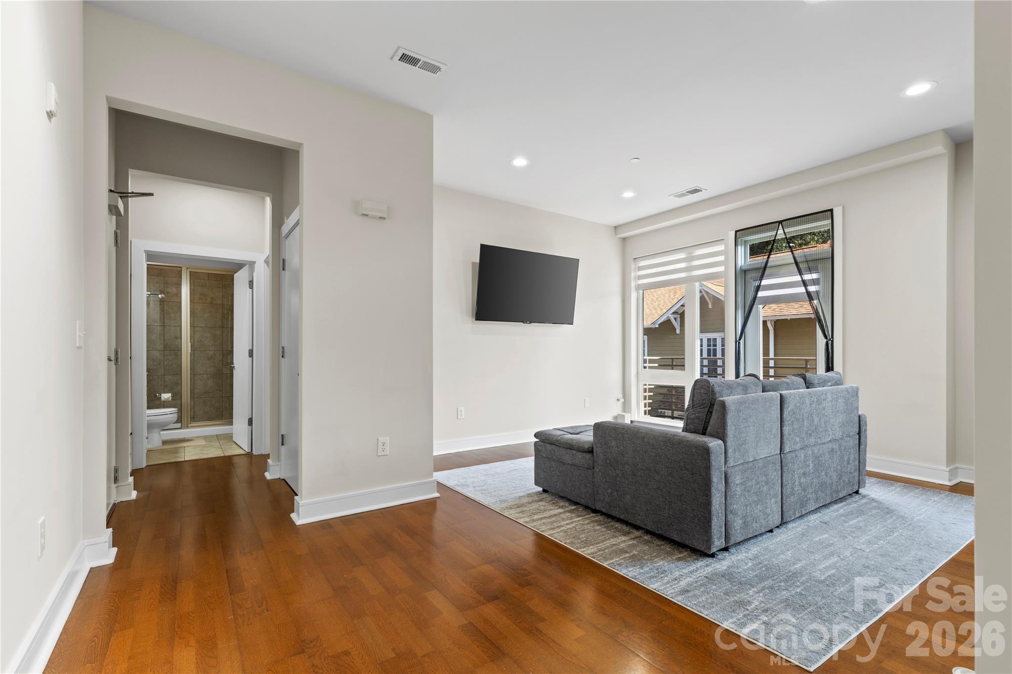 300 Magnolia Avenue 202