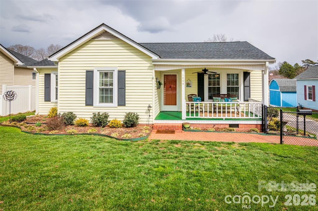 Photo 1 of 18 — 1004 Valley Street, Kannapolis, NC 28081