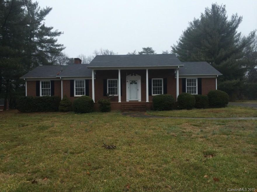 Lovely brick home located in East Iredell area.  Home has been updated to include new stainless kitchen applicances, granite counter tops, tile shower in Master Bath, new fixtures, tile and marble countertops in both bathrooms.  A MUST SEE!!!