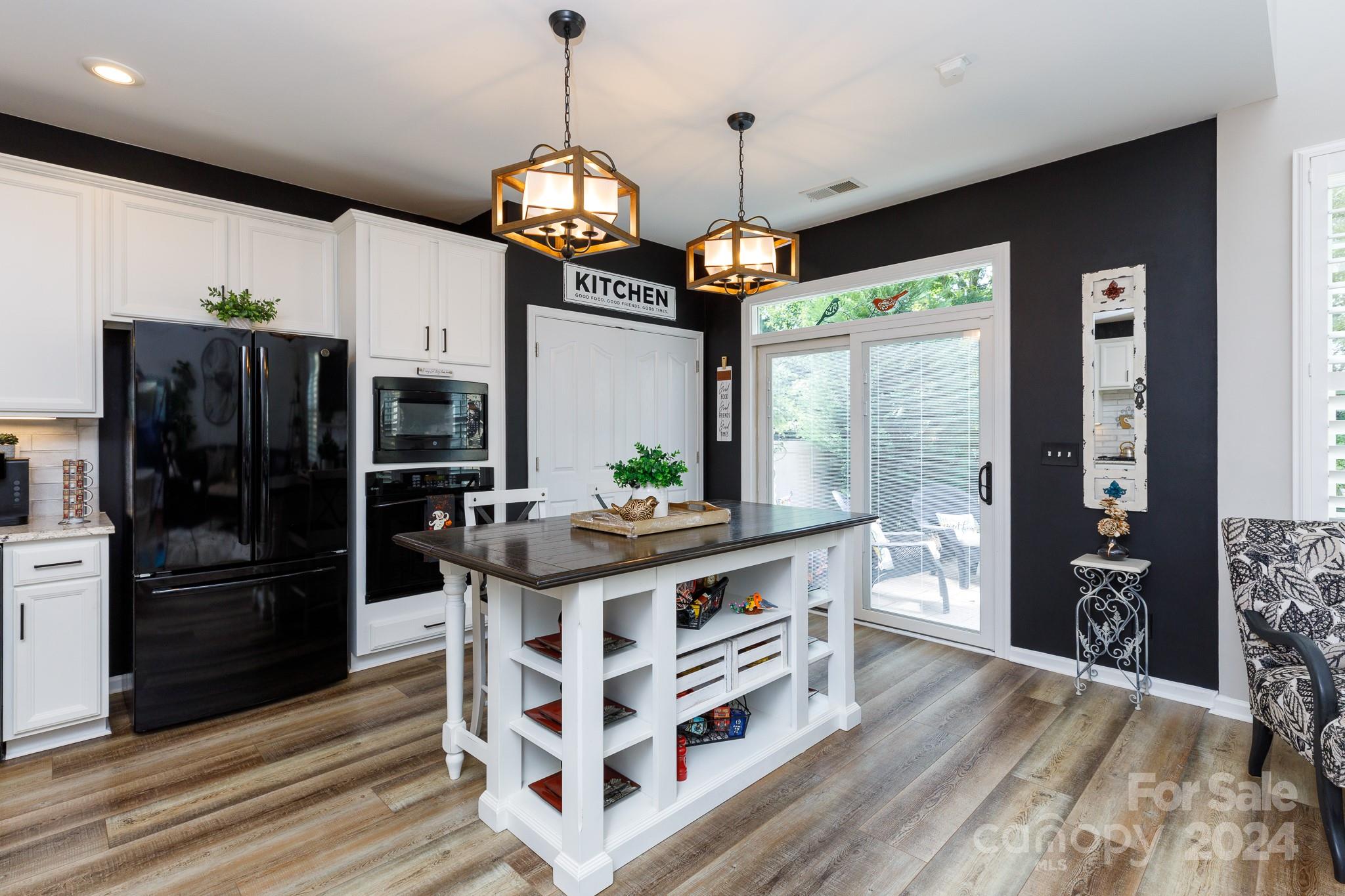 Lake Shore On Lake Wylie - Residential