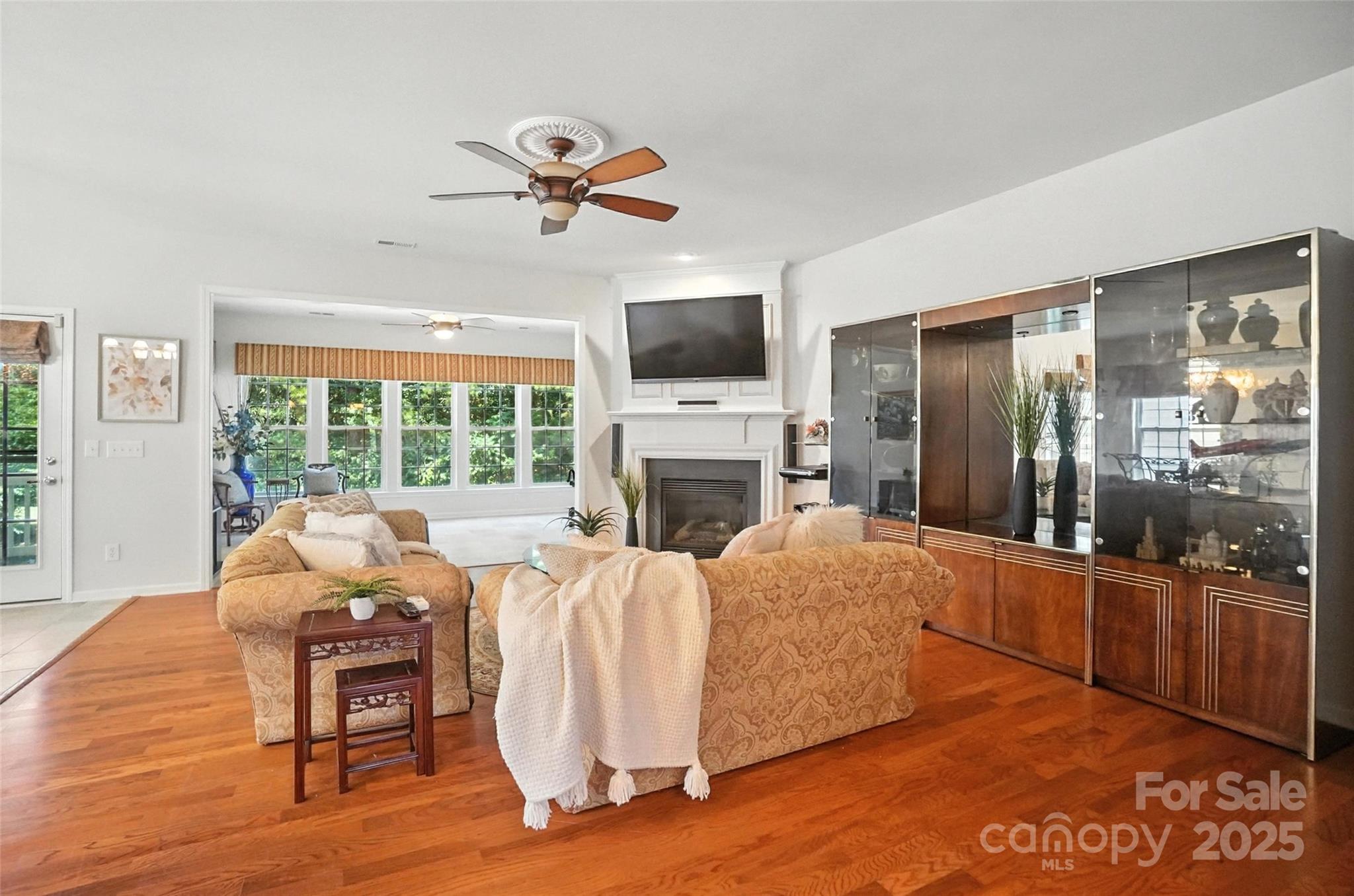 41166 Calla Lily Street