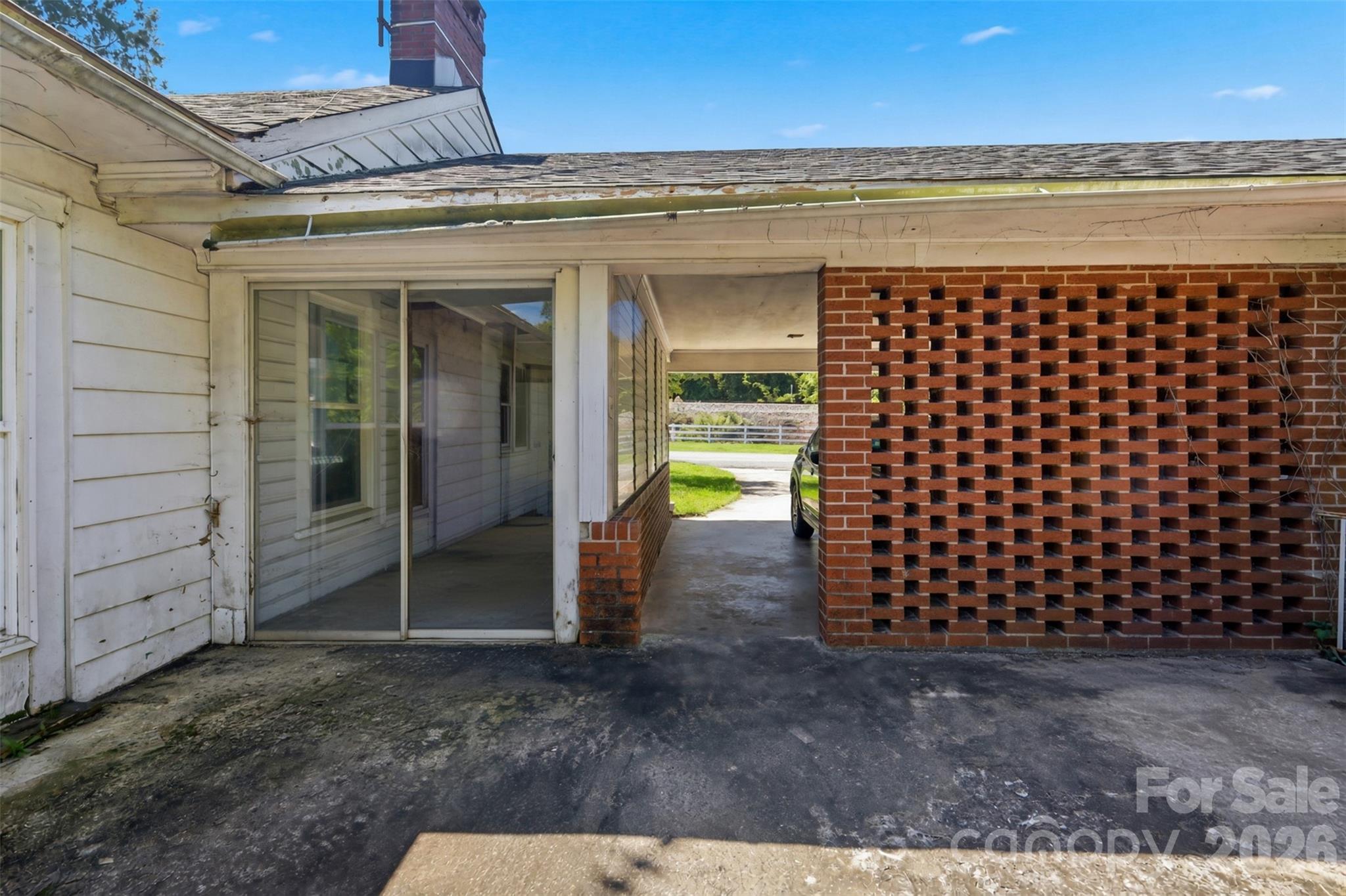 512 1st Street W