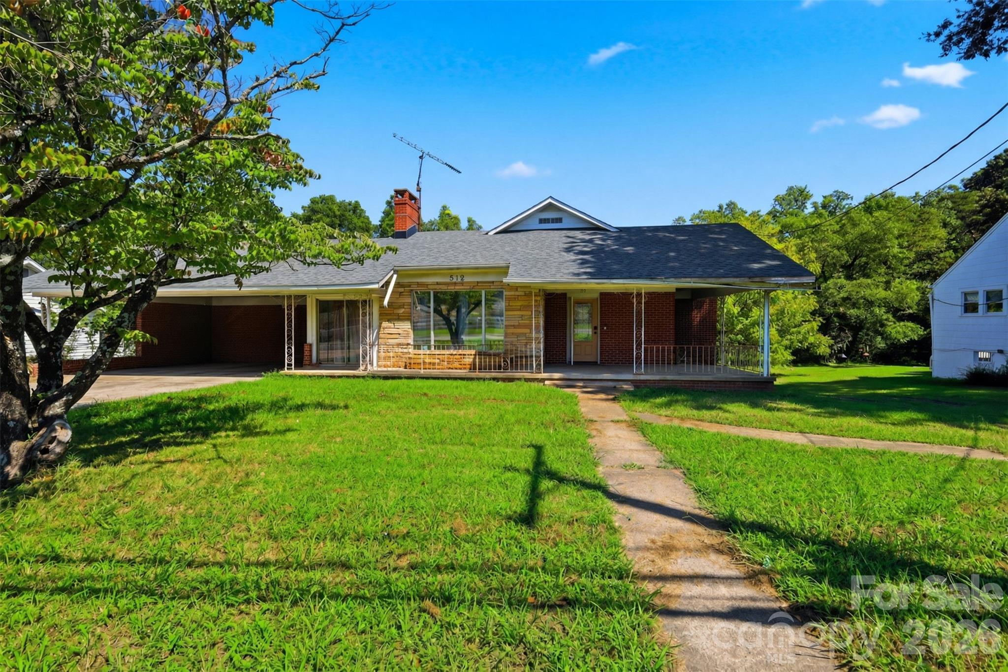 512 1st Street W