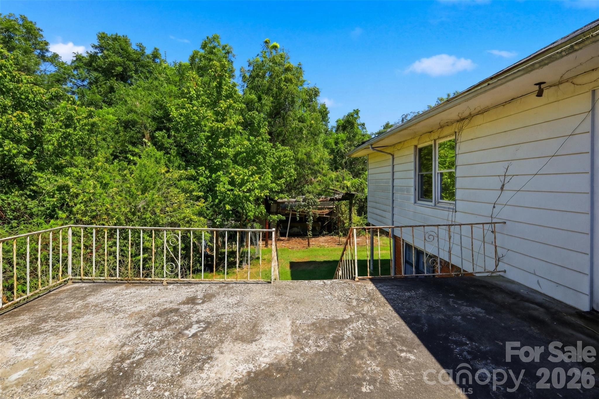 512 1st Street W