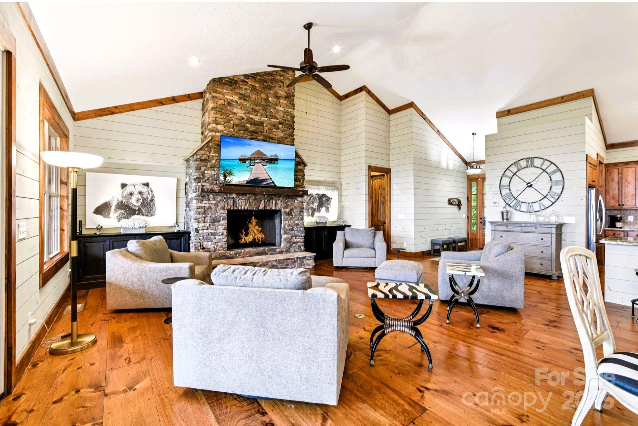 Falcon Ridge - Residential