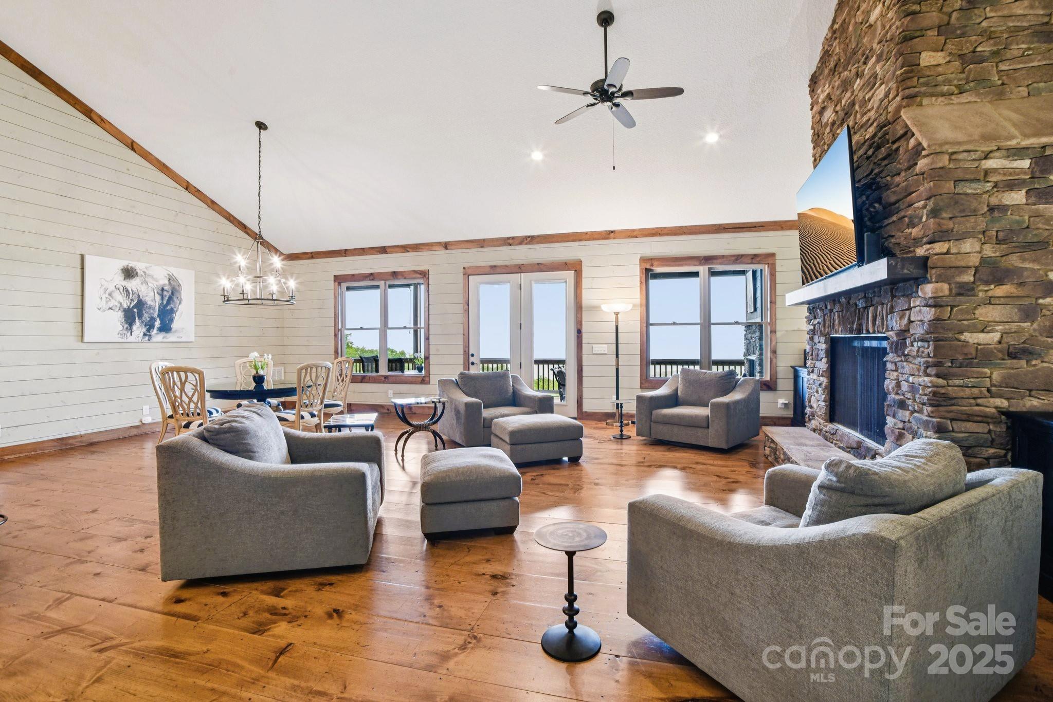 Falcon Ridge - Residential