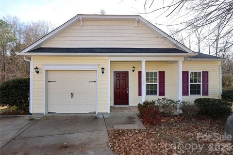 Photo of 4806 Lynn Lee Circle, Charlotte, NC 28269 (MLS # 4334899)