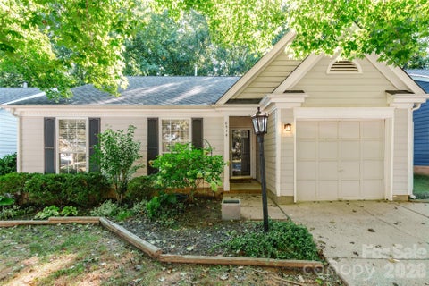Photo of 8514 Lockerbie Lane, Charlotte, NC 28215 (MLS # 4423537)