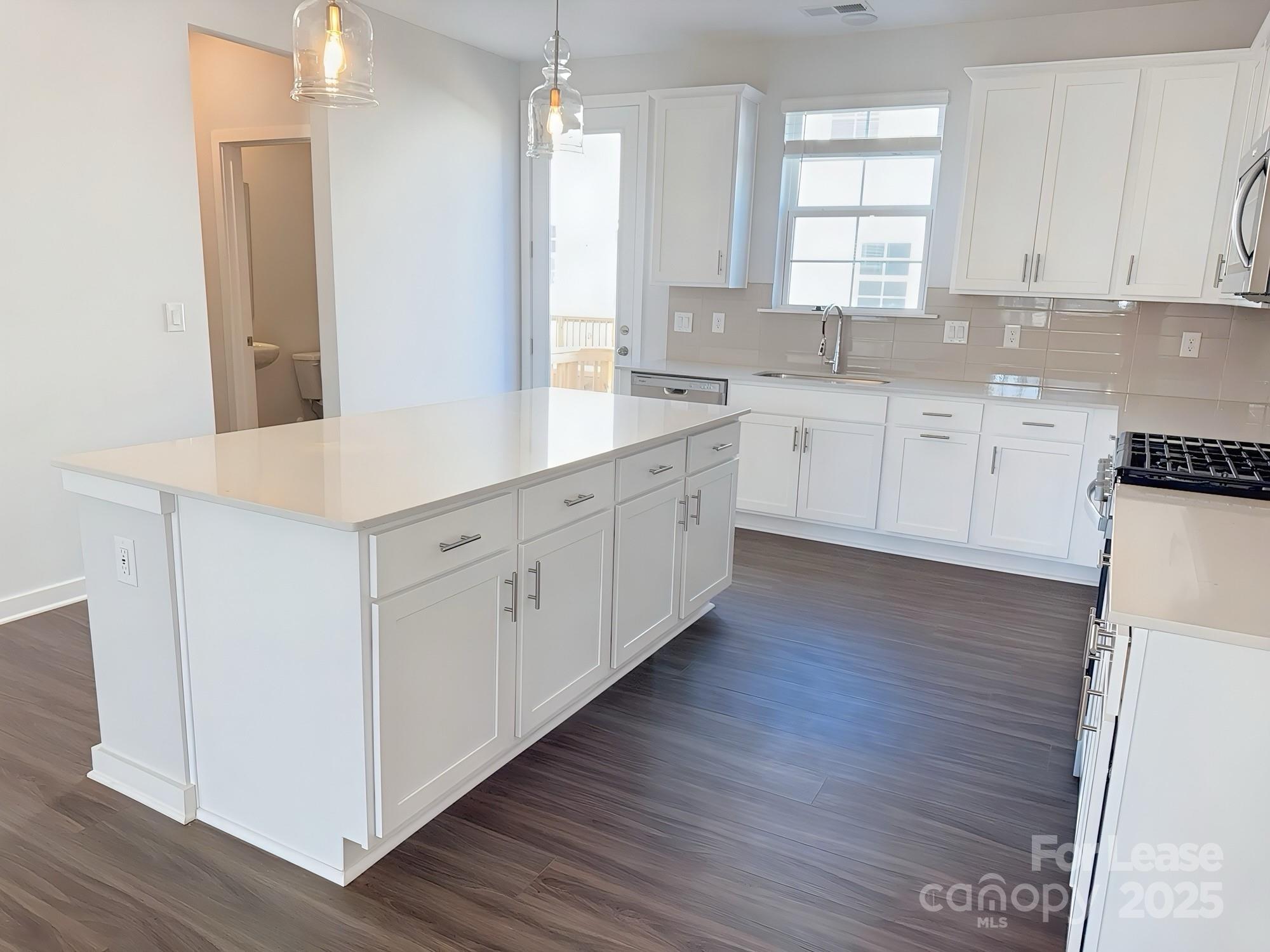 14105 Alley Mae None