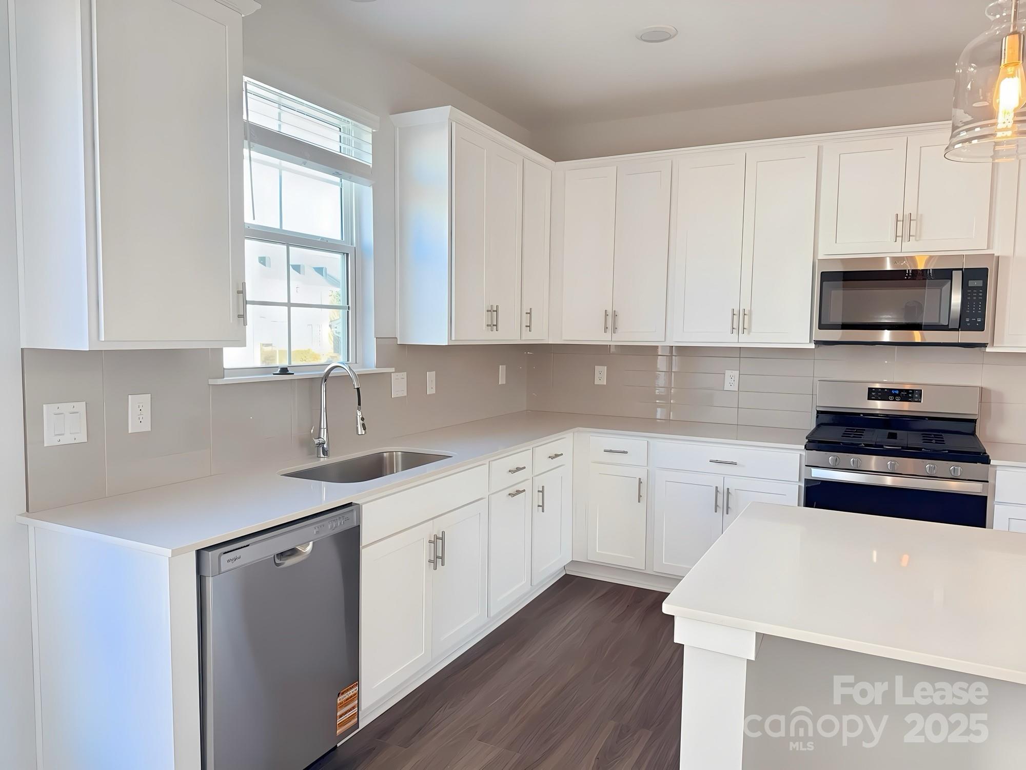 14105 Alley Mae None