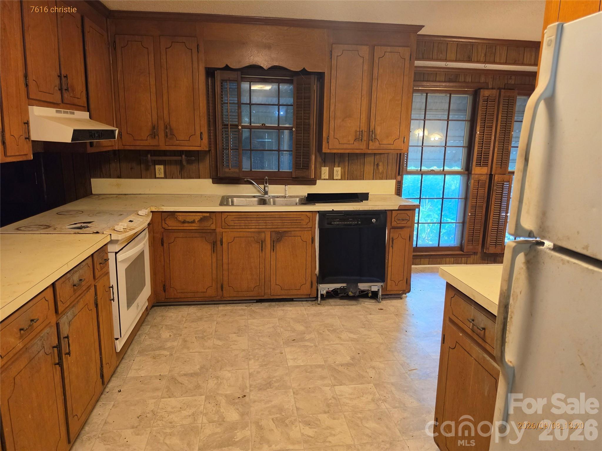 7616 Christie Lane