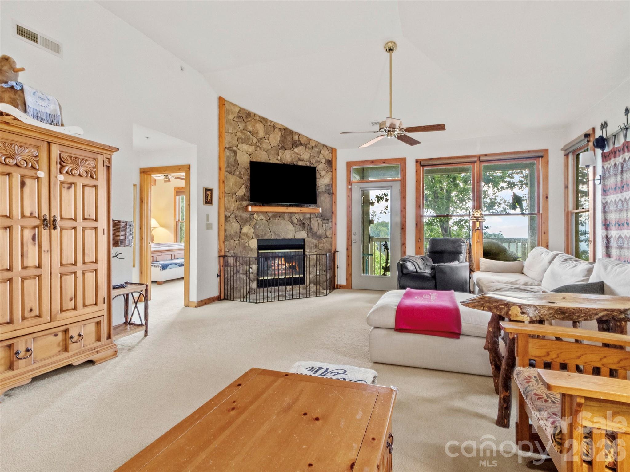 10 Stoney Falls Loop 304
