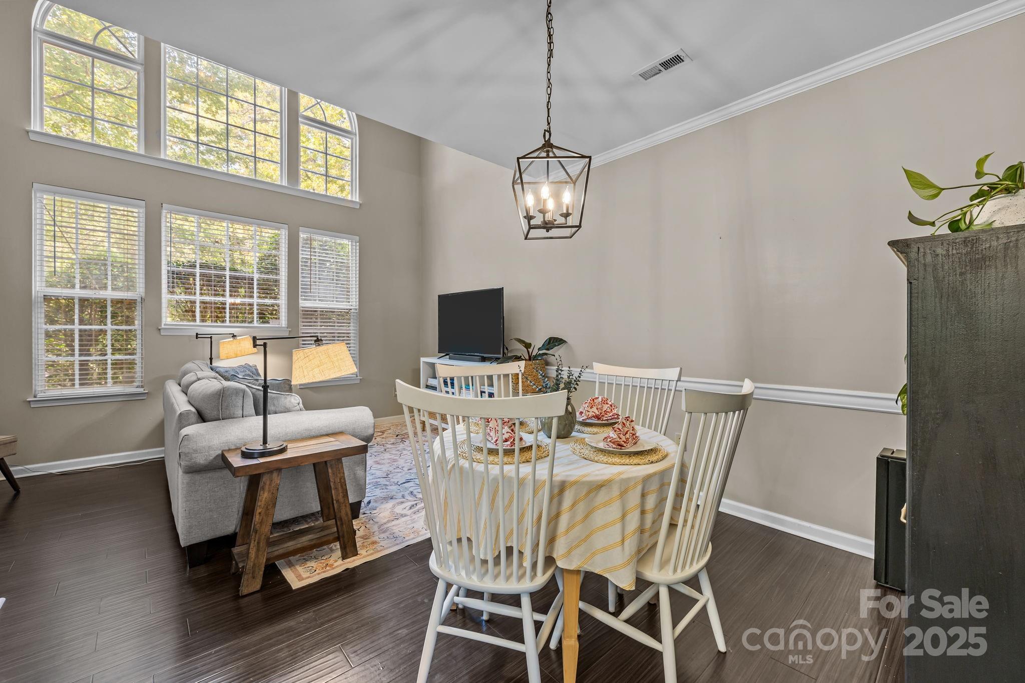 1241 E Woodlawn Road